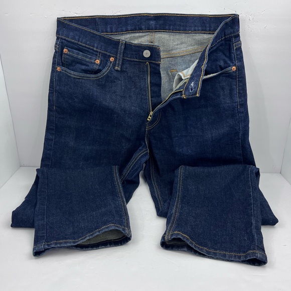 LEVI’S 541, JEANS, ALMOST NEW, WAIST 34 LENGTH 34, BLUE COLOR, FRONT ZIPPER - Picture 3 of 13
